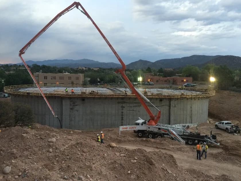 Post-tensioned concrete tank under construction